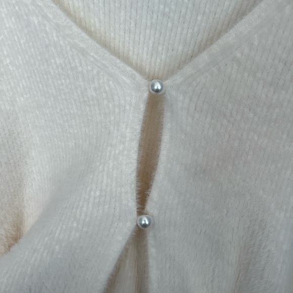 Abercrombie & Fitch Women's Cream Sweater - Picture 2 of 4